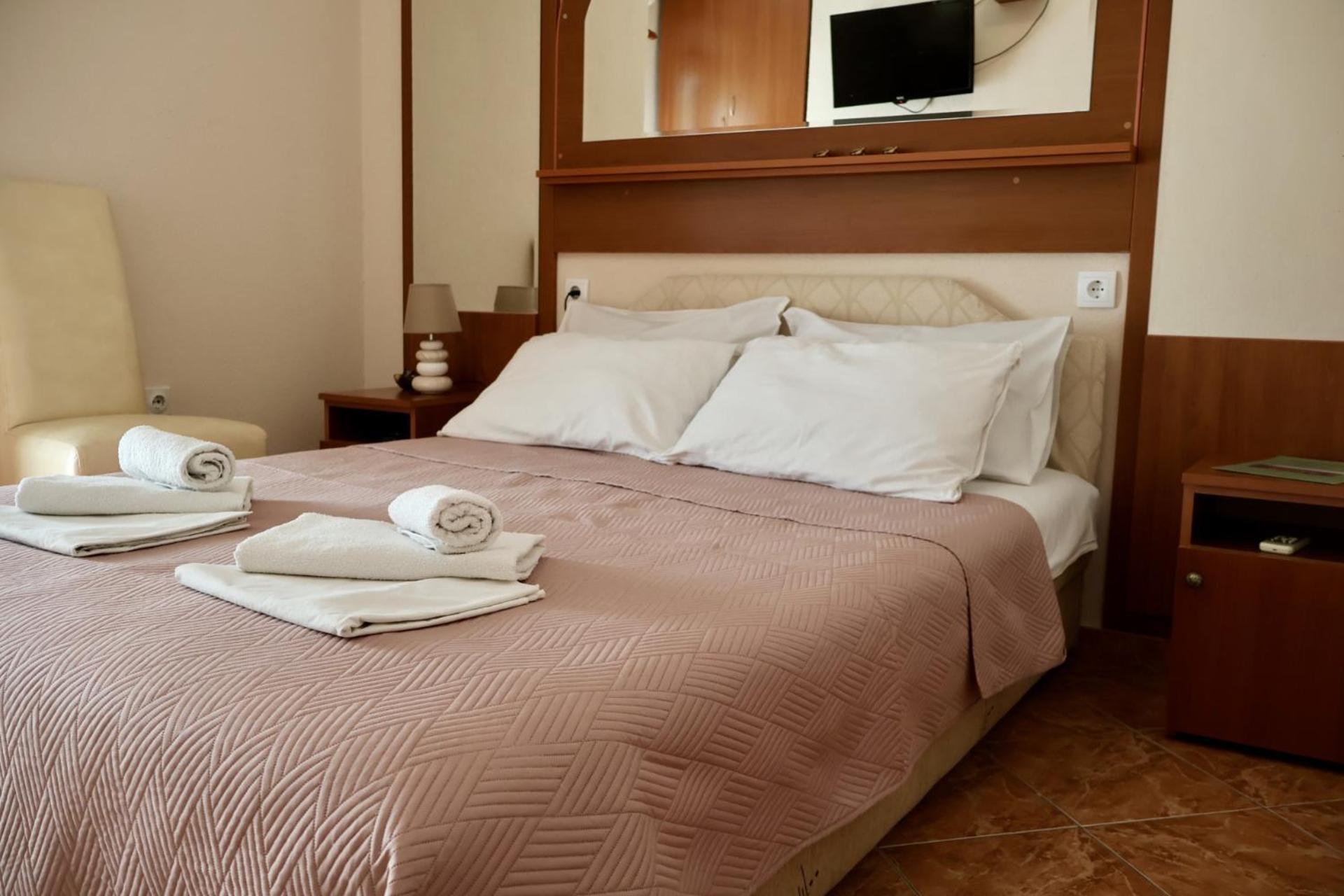 Hotel Pansion Nobel Petrovac Exterior foto