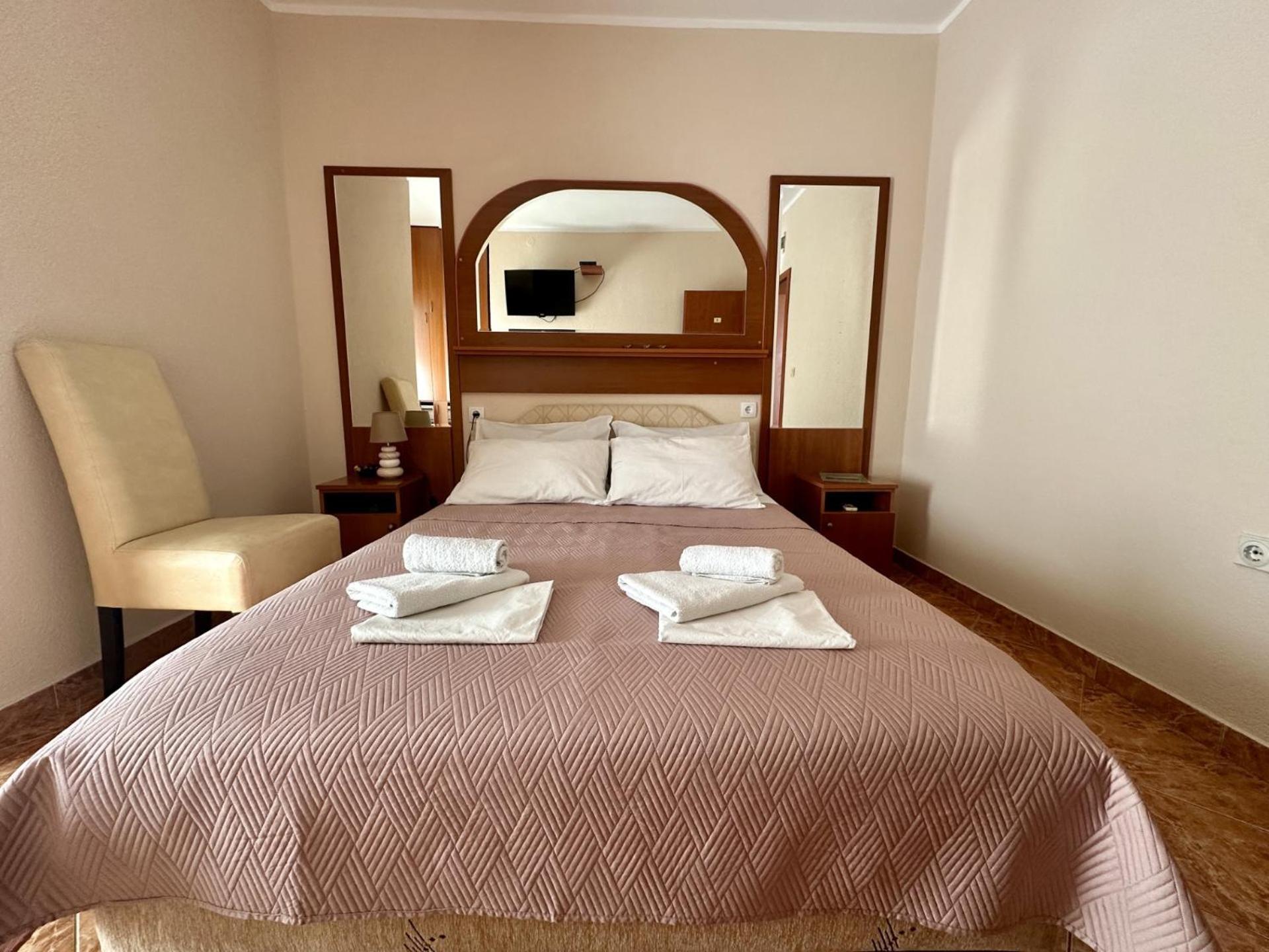 Hotel Pansion Nobel Petrovac Exterior foto